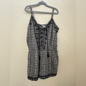 American Eagle Fringe Black White Embroidered Boho Romper Sz M Spaghetti Strap